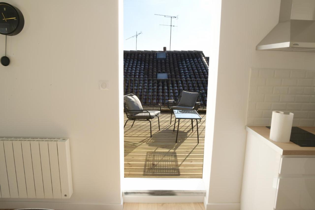 T2 De 55M2 Avec Toit Terrasse, Hyper Centre, Wifi, Draps, Savons Et Serviettes Fournis 干邑 外观 照片